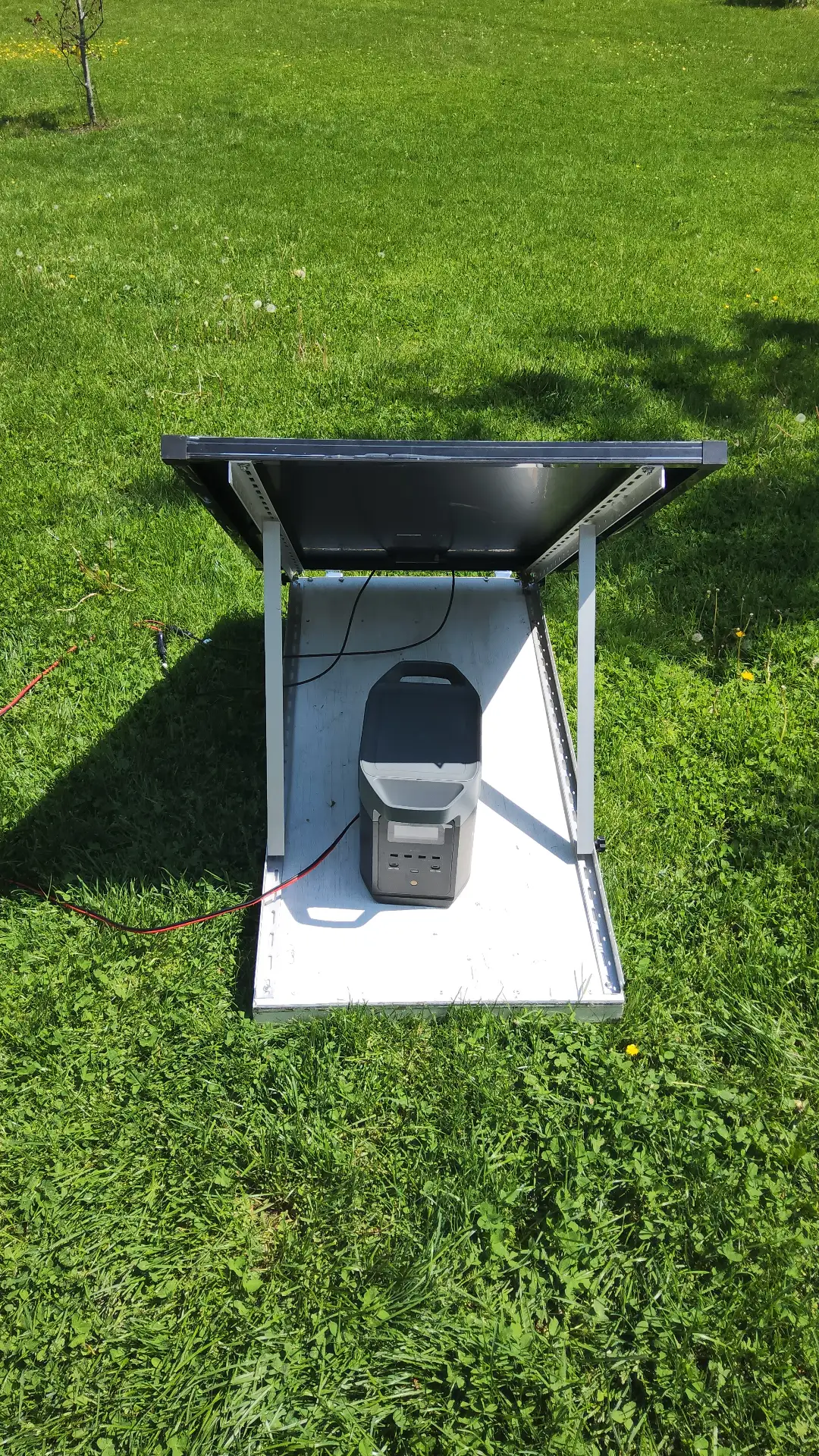 Solar charging cable plugs overheating