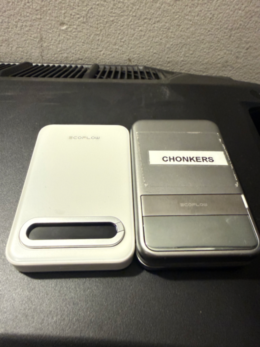 EF RAPID Mag (10,000mAh) v1 vs v2